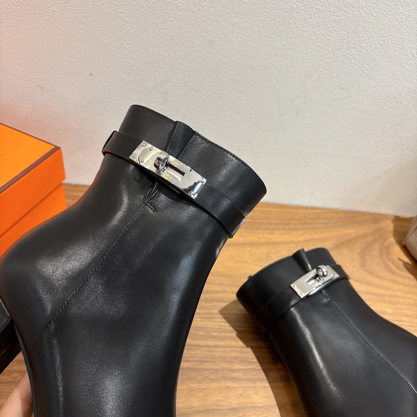 H**me5 Saint Germain Ankle Boots Noir For Women H182102Z 02340