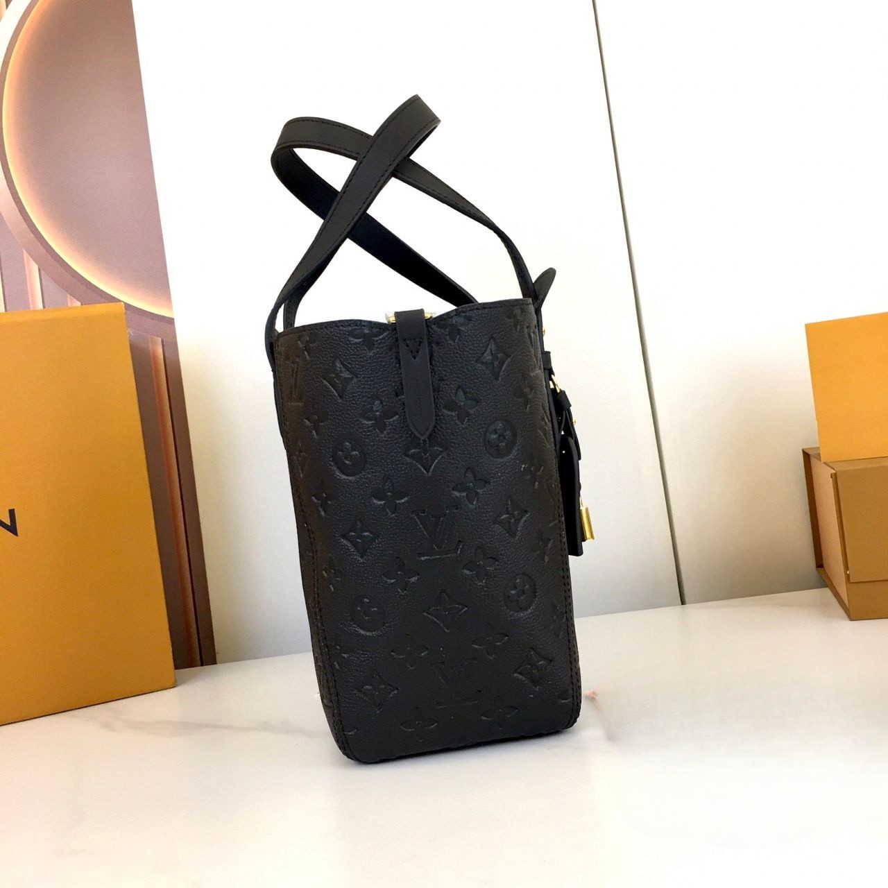 [True-to-ORIGINAL] L0vis Vvtt0n All In One PM Black For Women 15.7in/40cm M25858