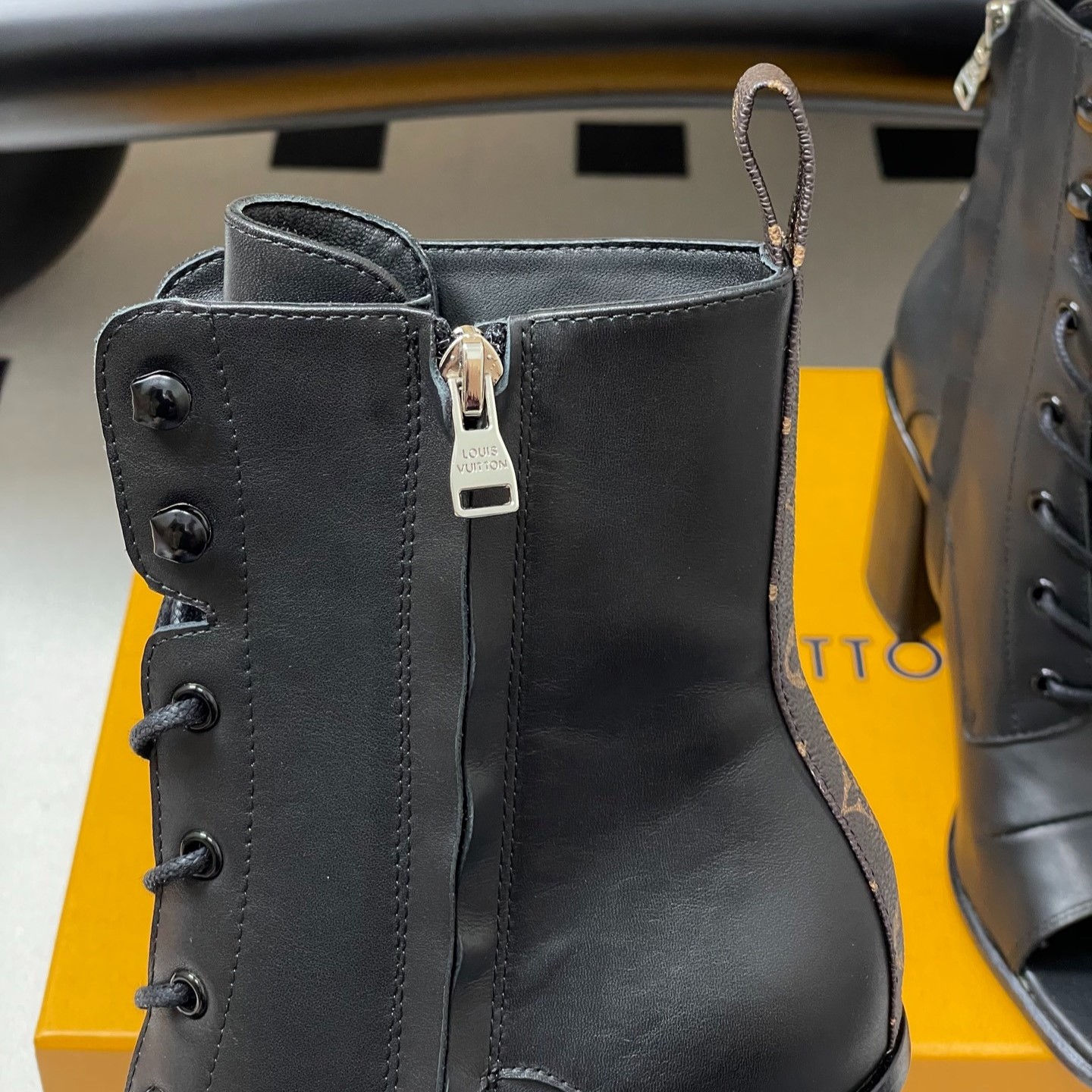 L0vis Vvtt0n Berlin Open Toe Ankle Boots Black For Women 1AIBRU