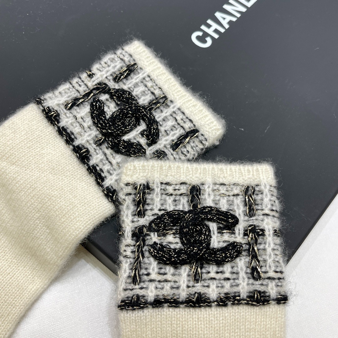 Ch**el Monochrome Winter Knit Set – Hat, Scarf And Gloves Black & White For Women