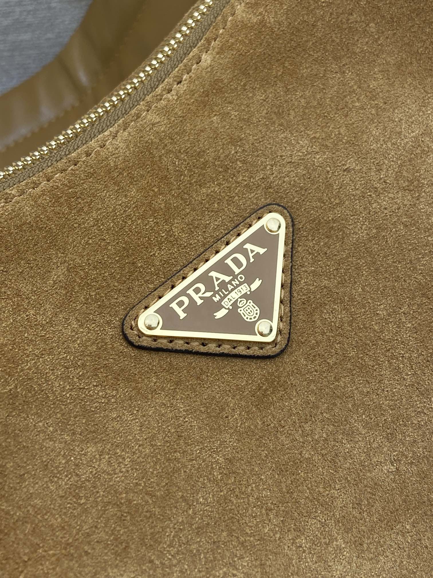 [True-to-ORIGINAL] Pra*a Explore Large Suede Bag Cinnamon For Women 32cm/12.6in 1BC264_008_F0401_V_NOO