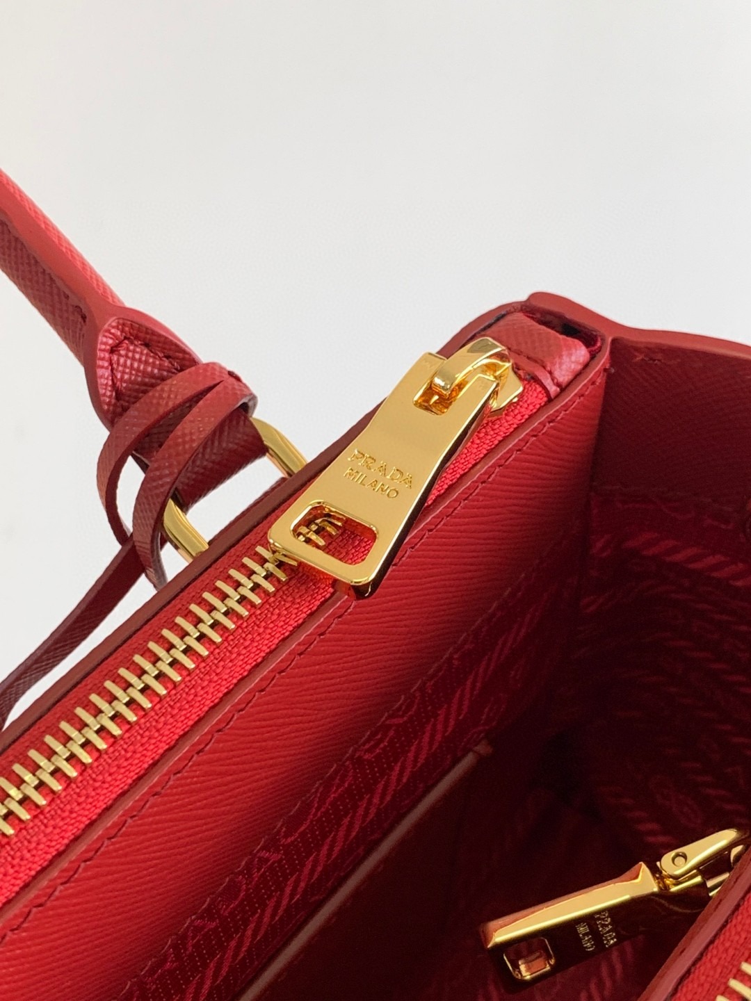 [True-to-ORIGINAL] Pra*a Galleria Saffiano Mini Bag Burgundy For Women 7.8in/20cm