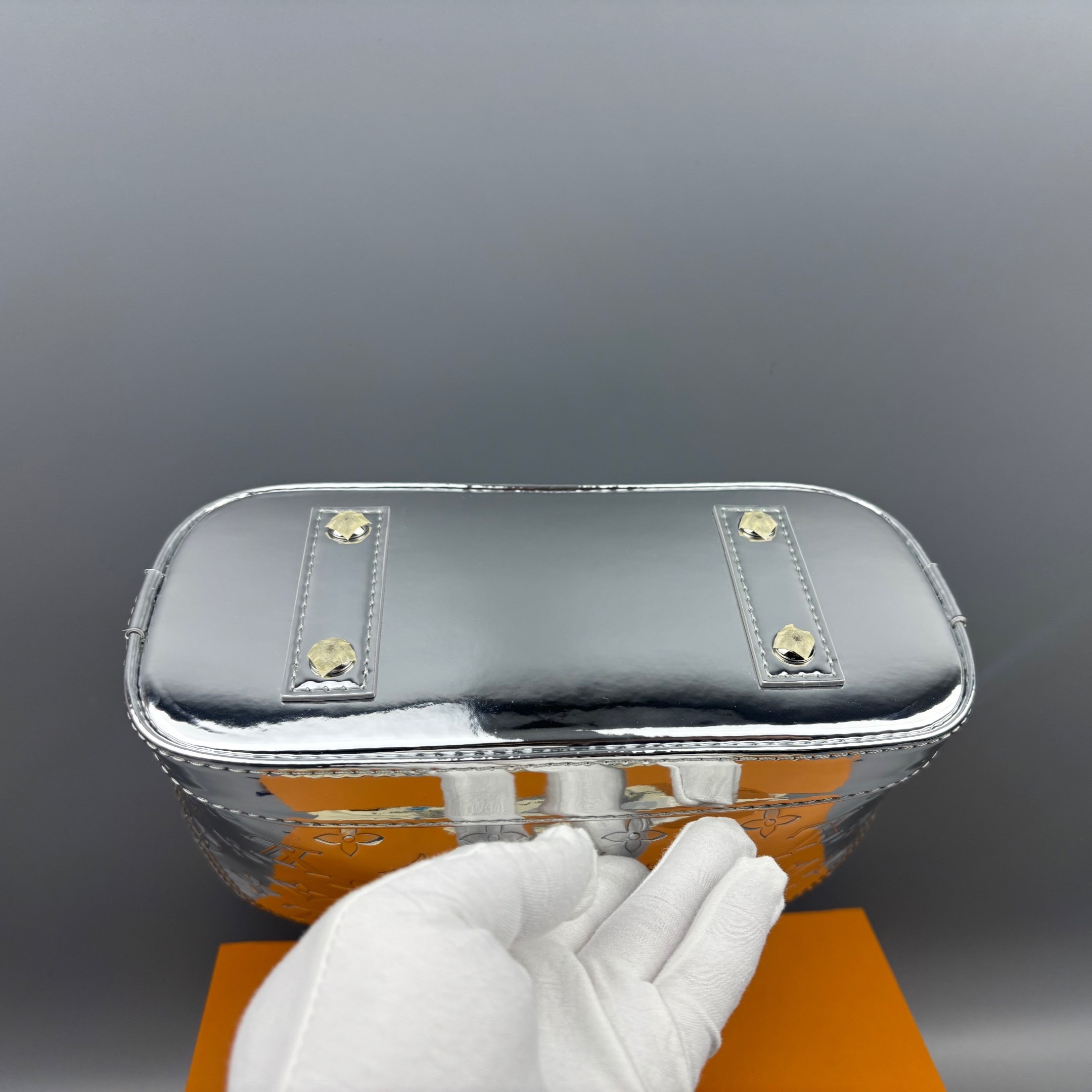 [True-to-ORIGINAL] L0vis Vvtt0n Alma BB Silver For Women 9.3in/23.5cm M26335