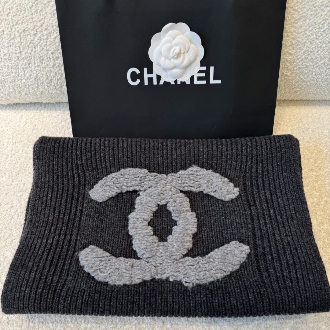Ch**el CC Logo Scarf And Beanie Set In Dark Grey For Women