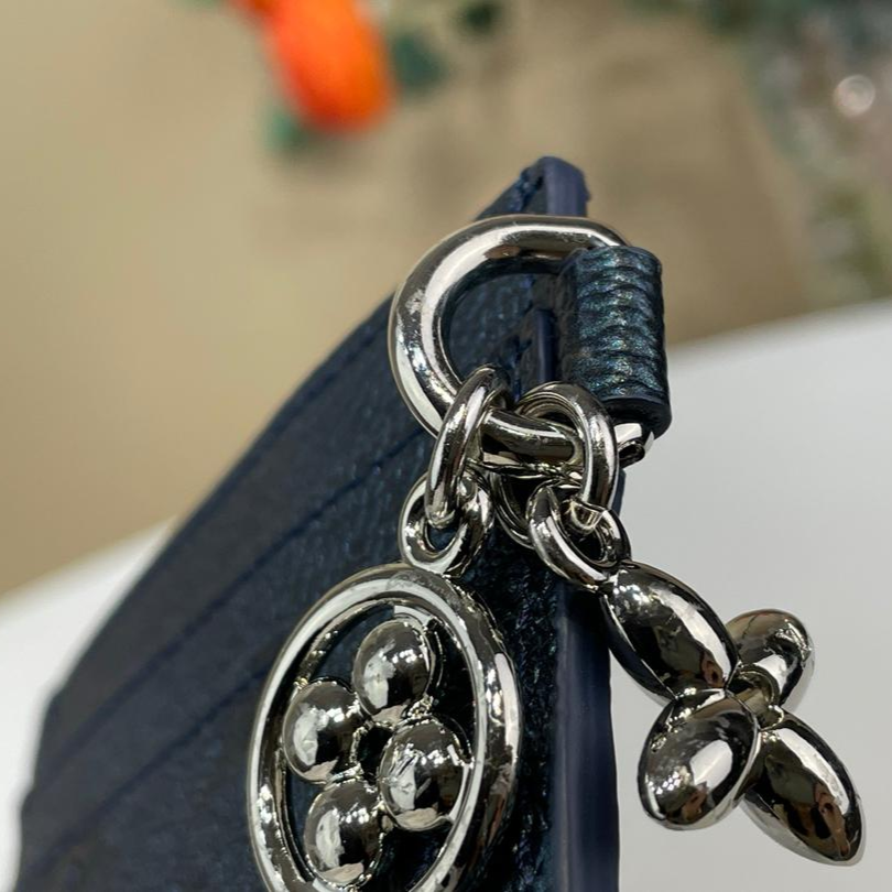 L0vis Vvtt0n LV Charms Card Holder Shimmery Ink For Women 4in/10cm M26525