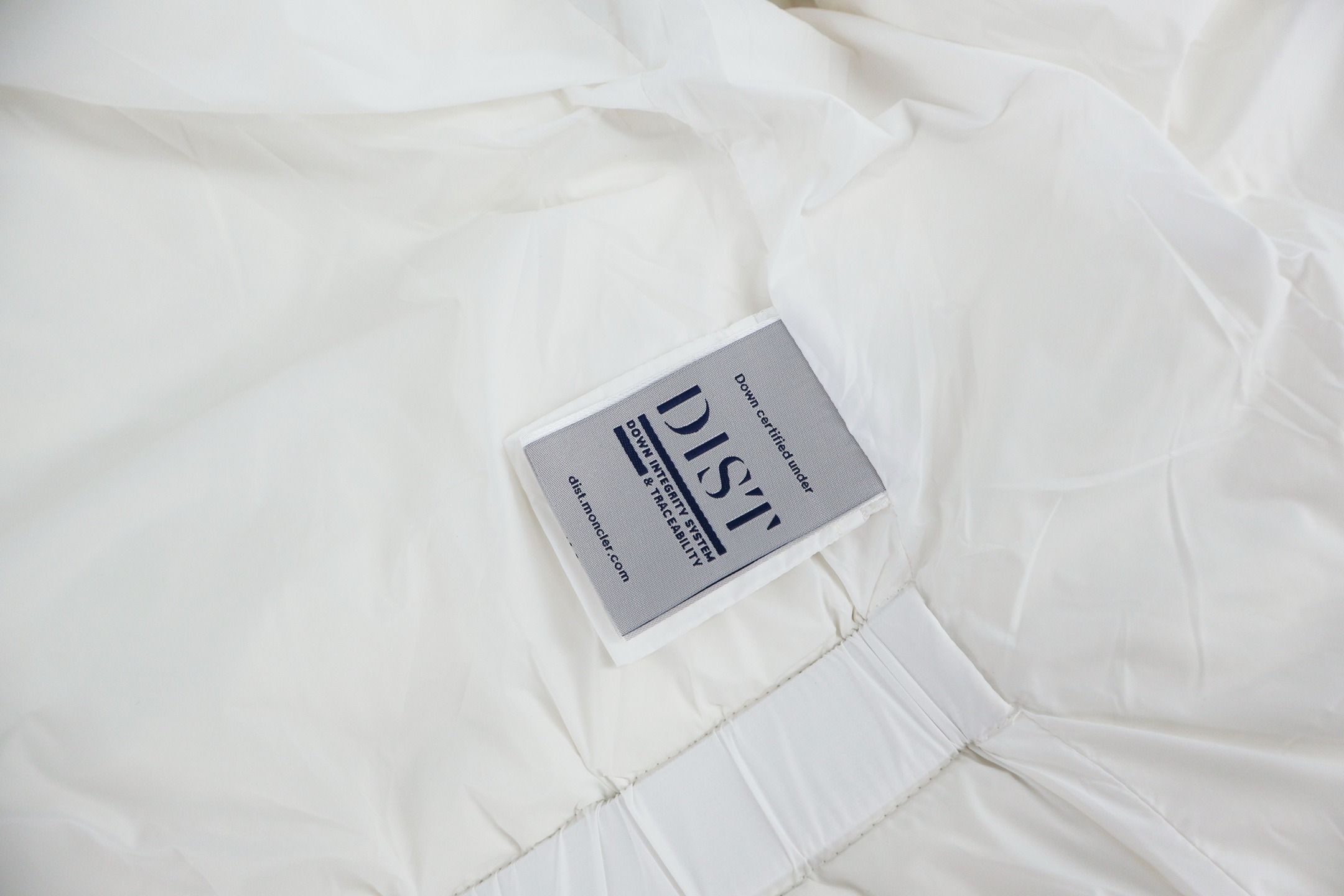 Moncler Boed Hooded Shearling-Trimmed Short Down Jacket White For Women