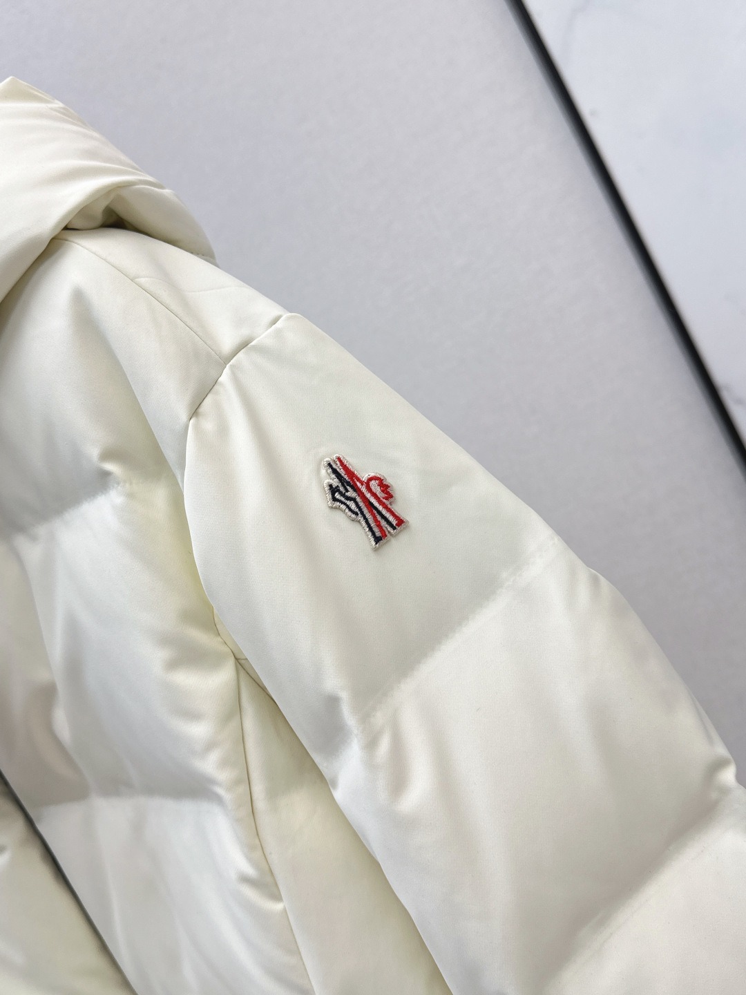 Moncler Tolima Hooded Down Ski Jacket White For Women