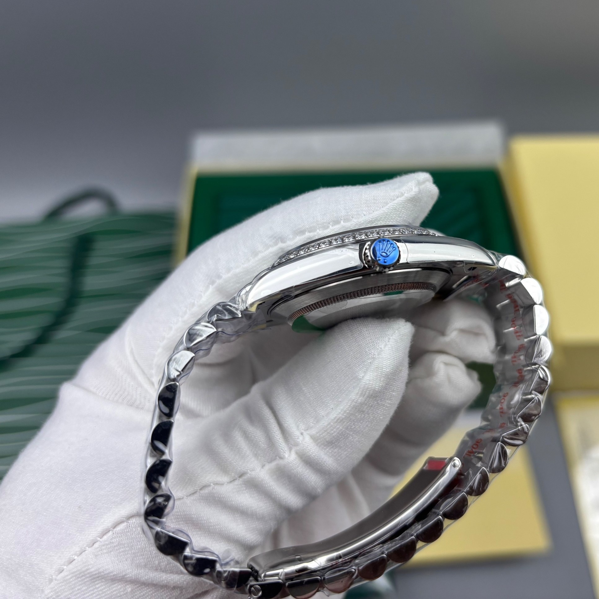 R01ex Day-Date 40 Watch Silver Toned Olive Green Dial 40mm For Men M228396TBR-0020