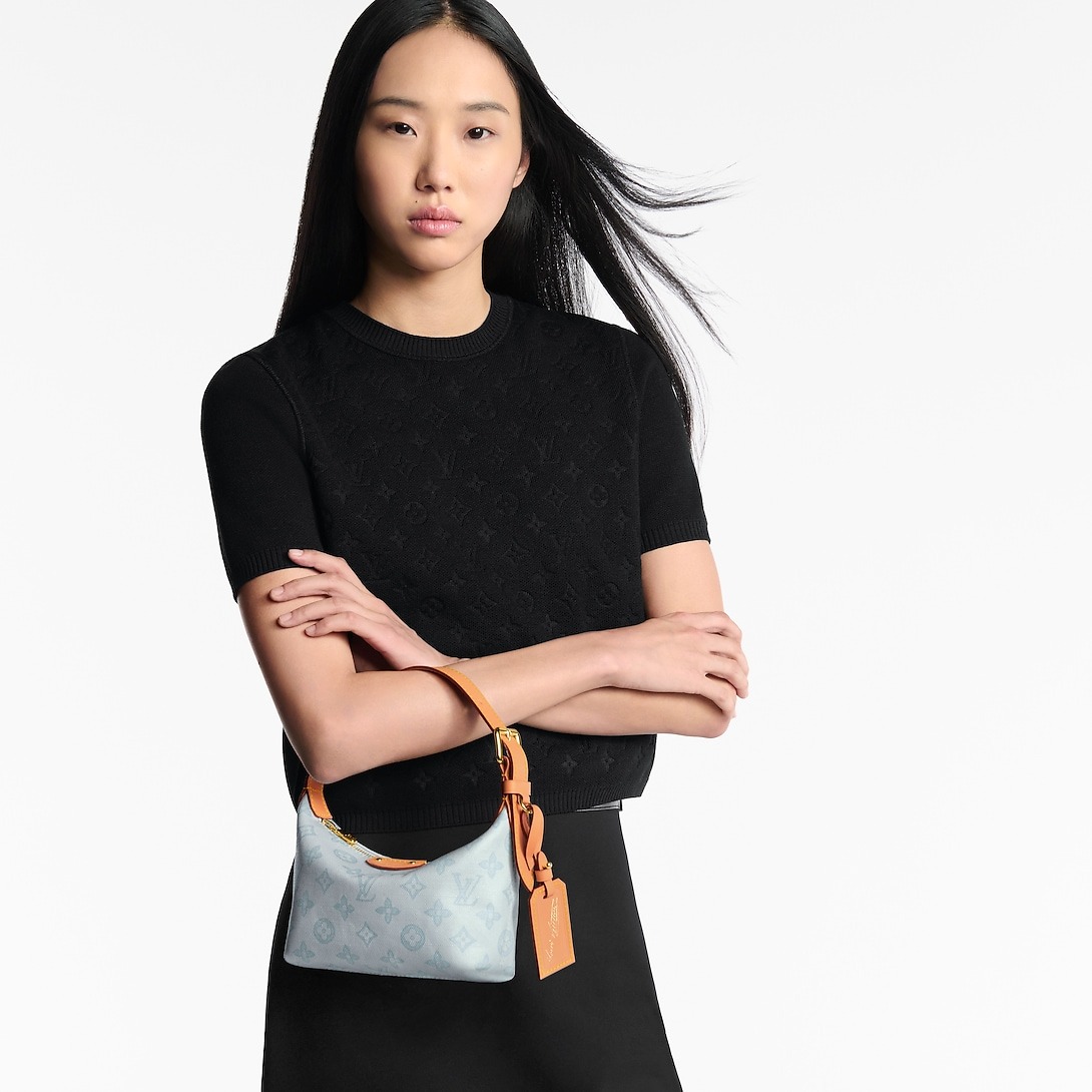 L0vis Vvtt0n Pochette Hills Shoulder Bag 7.3in/ 18.5cm Monogram Origine Bleu Courrier Gold Hardware For Women M28250