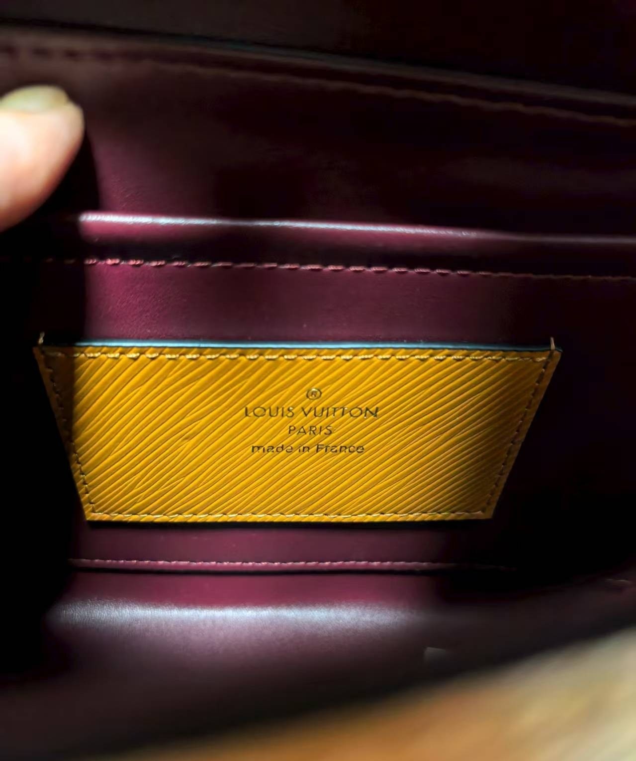 L0vis Vvtt0n Twist MM Epi Gold Miel Brown For Women, Women’s Bags, Shoulder And Crossbody Bags 9.1in/23cm LV M59686