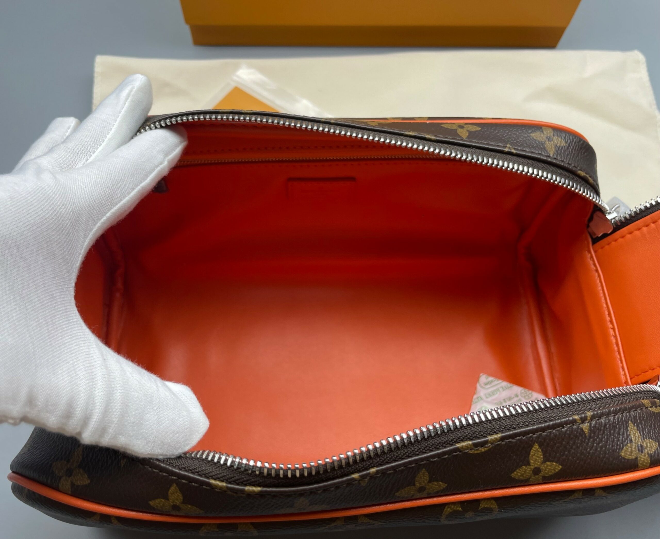 L0vis Vvtt0n Dopp Kit Toiletry Bag Orange 11in/28cm M46765