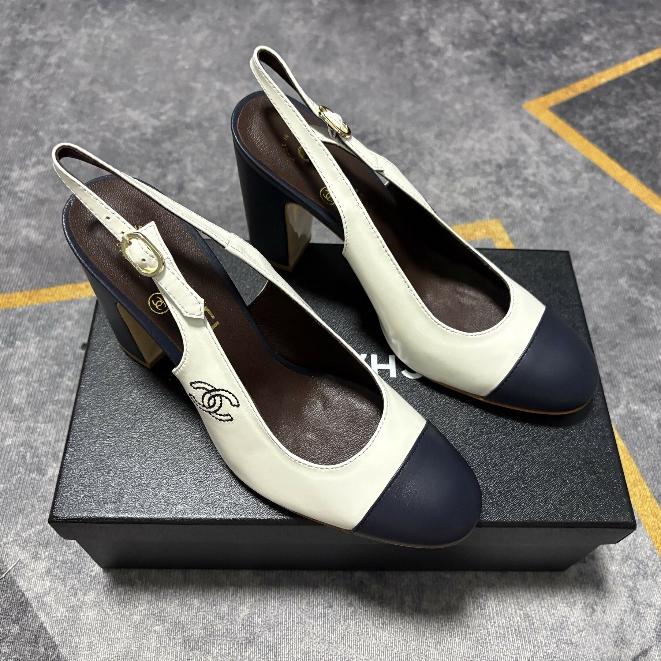 Ch**el Slingbacks White And Dark Blue For Women – G45564 B15702 NV160