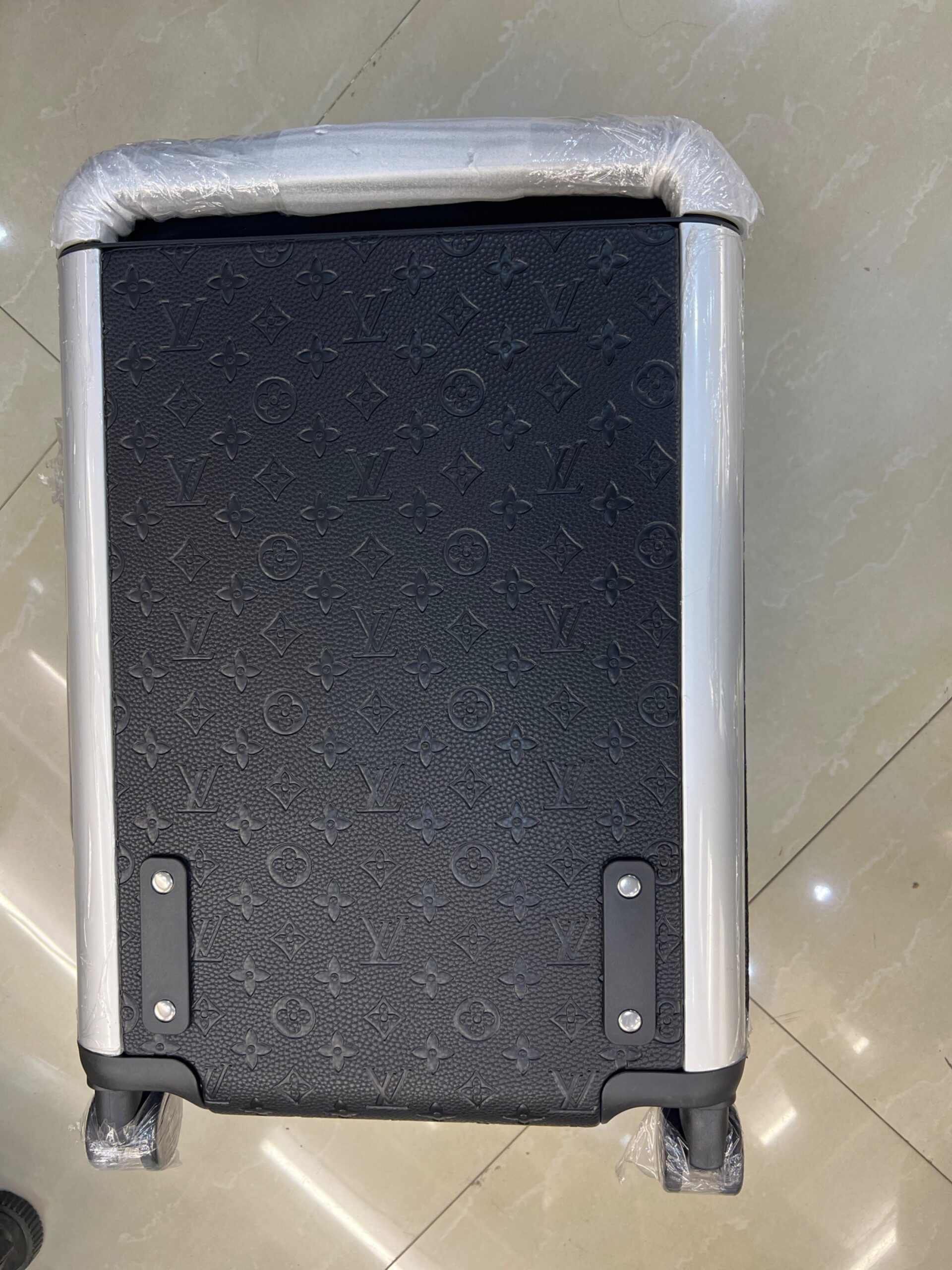 L0vis Vvtt0n Horizon 55 Monogram Taurillon Black 21.7in/55cm LV M20438