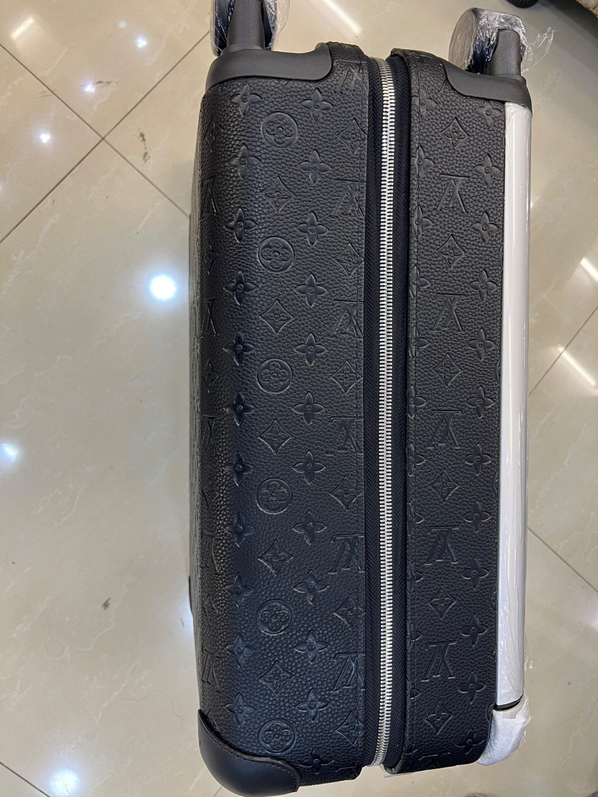 L0vis Vvtt0n Horizon 55 Monogram Taurillon Black 21.7in/55cm LV M20438