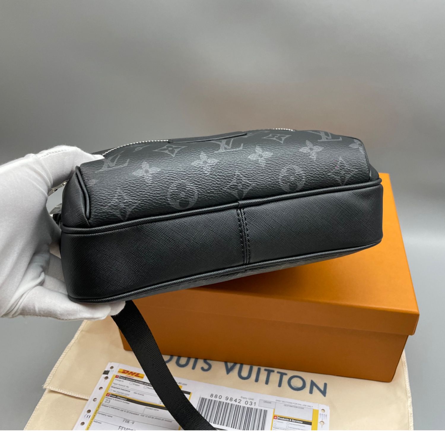 L0vis Vvtt0n Outdoor Messenger Bag Black For Men 26cm / 10.2in M30233