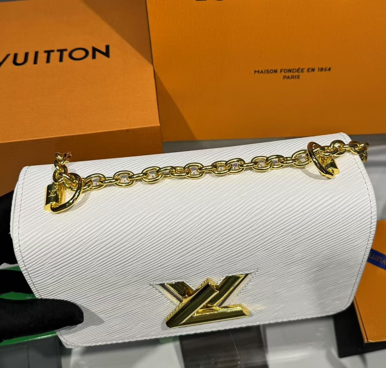 L0vis Vvtt0n Twist Epi White For Women, Women’s Handbags, Shoulder And Crossbody Bags 9in/23cm LV