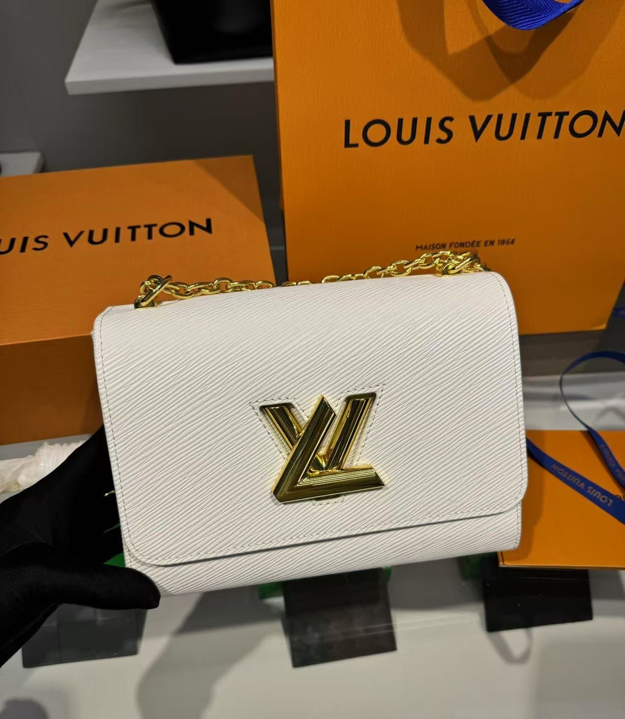 L0vis Vvtt0n Twist Epi White For Women, Women’s Handbags, Shoulder And Crossbody Bags 9in/23cm LV