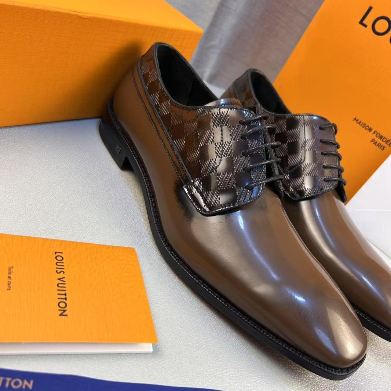 L0vis Vvtt0n Minister Derby Brown For Men