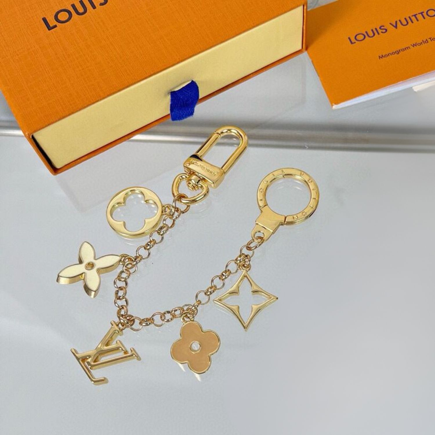 L0vis Vvtt0n Fleur de Monogram Bag Charm Chain For Women M01413