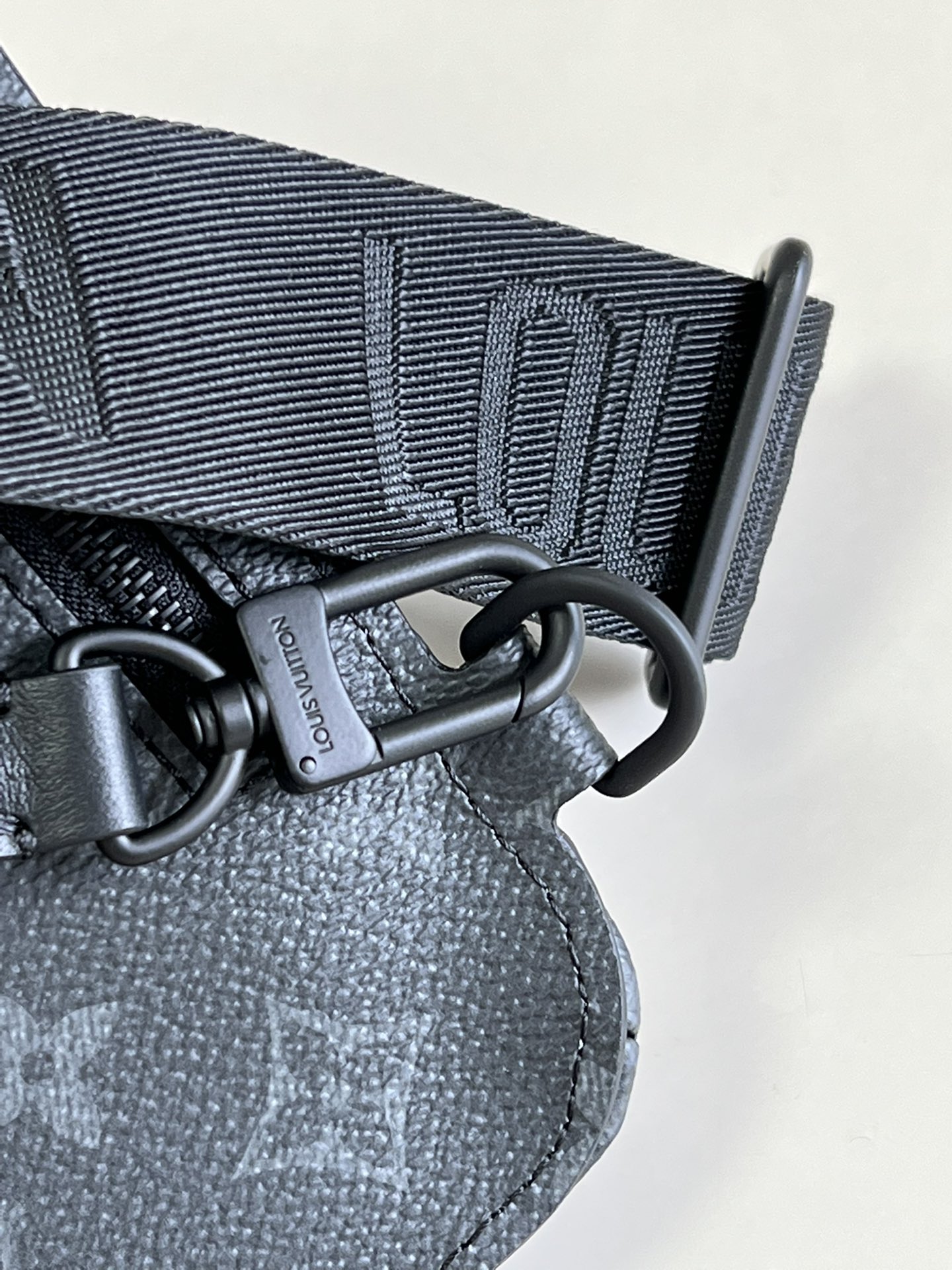 L0vis Vvtt0n Saumur Slingbag Monogram Eclipse Black For Men, Men’s Bags, Crossbody Bags 7.1in/18cm LV M45912