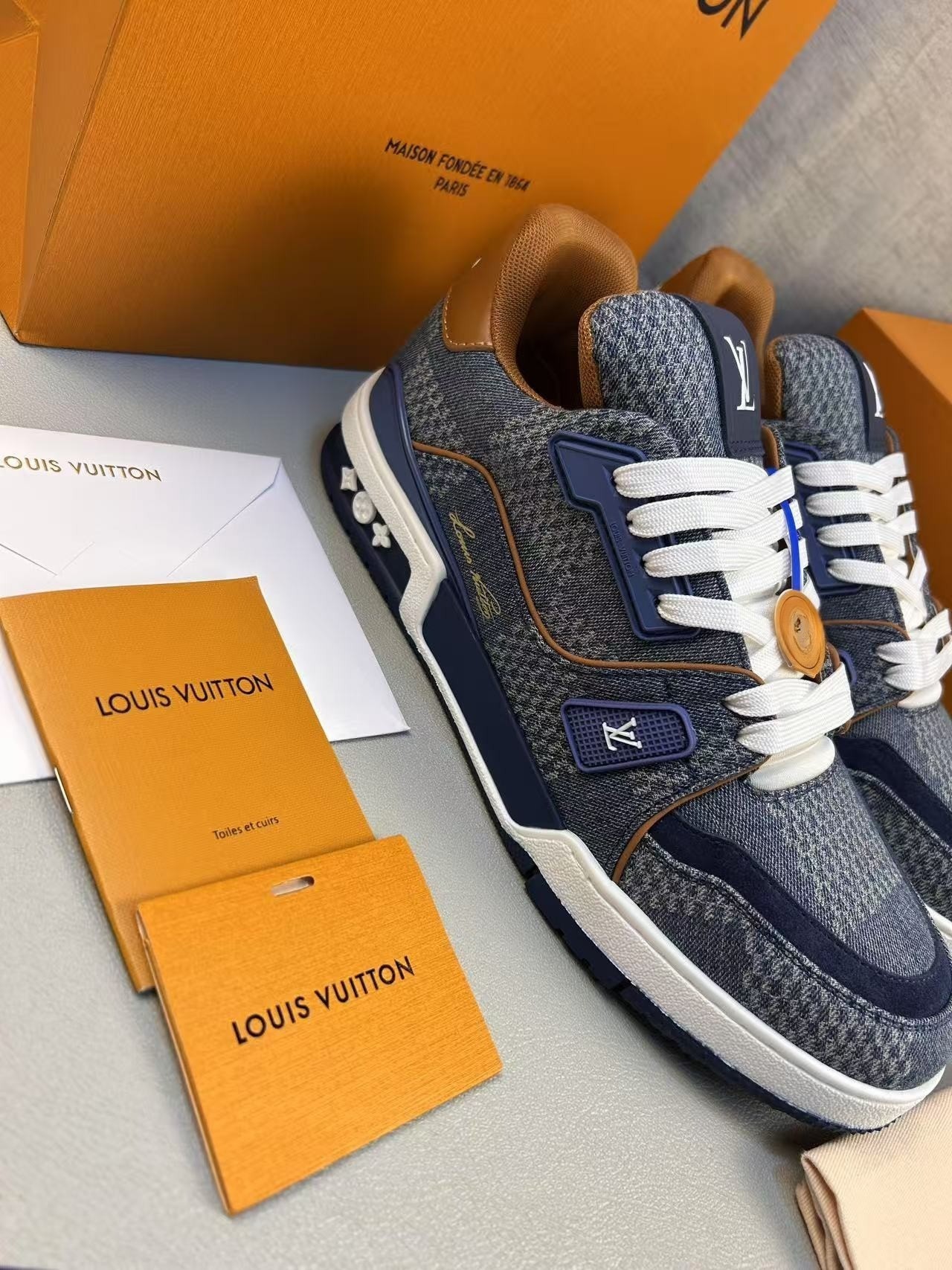 L0vis Vvtt0n LV Trainer Sneaker Denim For Men 1AD6DK