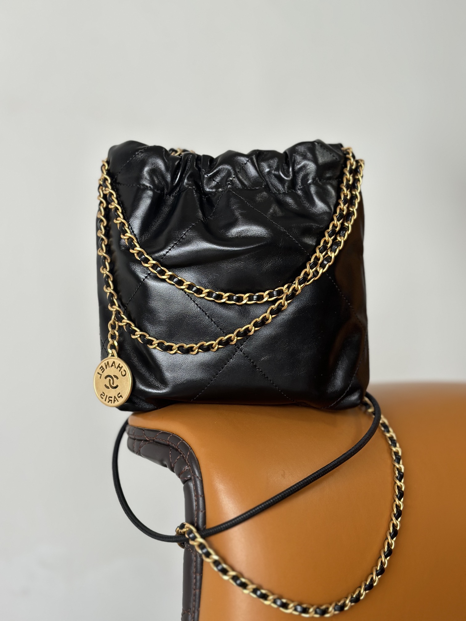 [True-to-ORIGINAL] Ch**el 22 Mini Bag Gold Tone Black For Women 7,1in/18cm