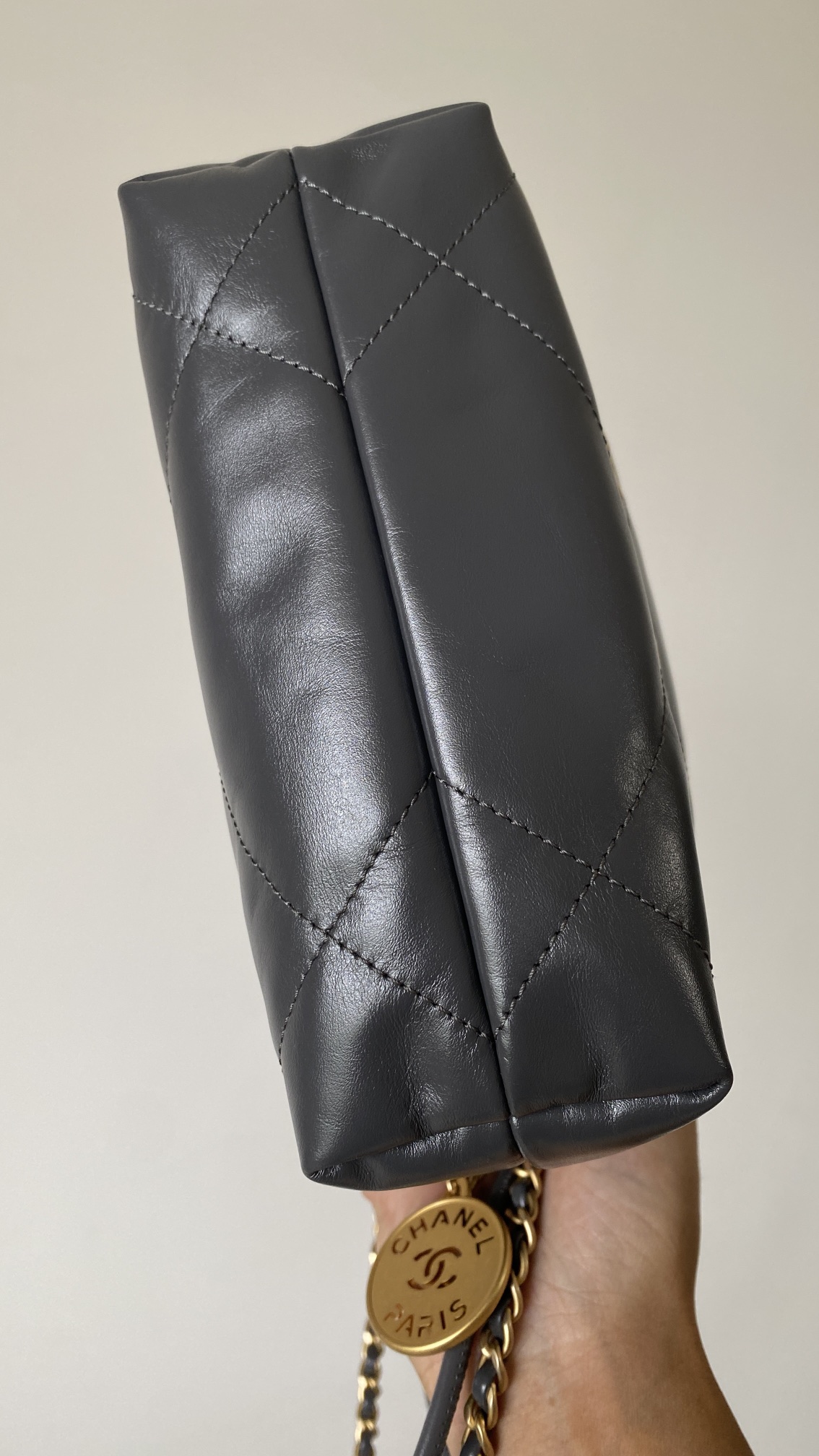 [True-to-ORIGINAL] Ch**el 22 Mini Bag Gold Tone Grey For Women 7,1in/18cm