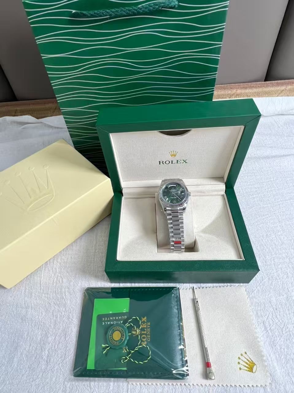 R01ex Set: Day-Date 40 Watch Rose Gold Toned And Silver Toned