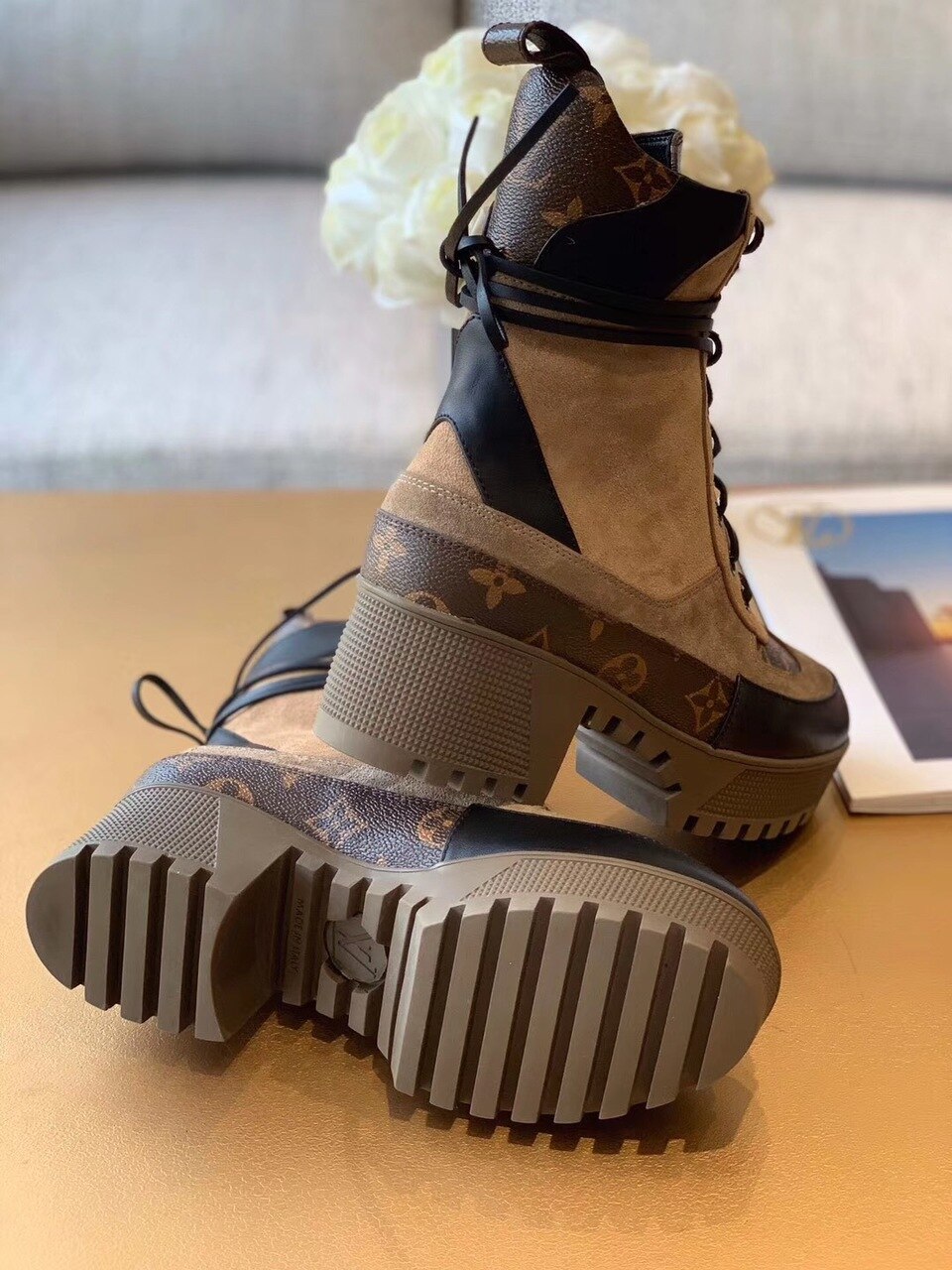 L0vis Vvtt0n Laureate Desert Boots Patent Monogram Material Brown For Women LV 1A4XYE