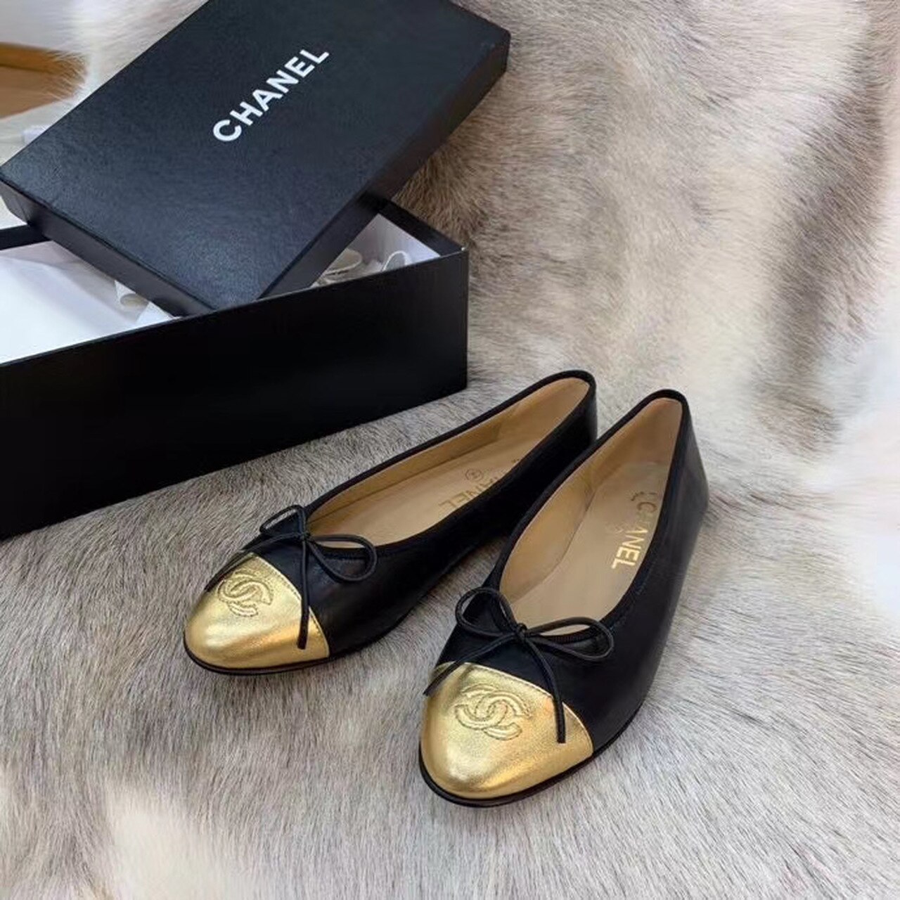 Ch**el Ballerina Flats Black/Gold For Women, Women’s Shoes G02819