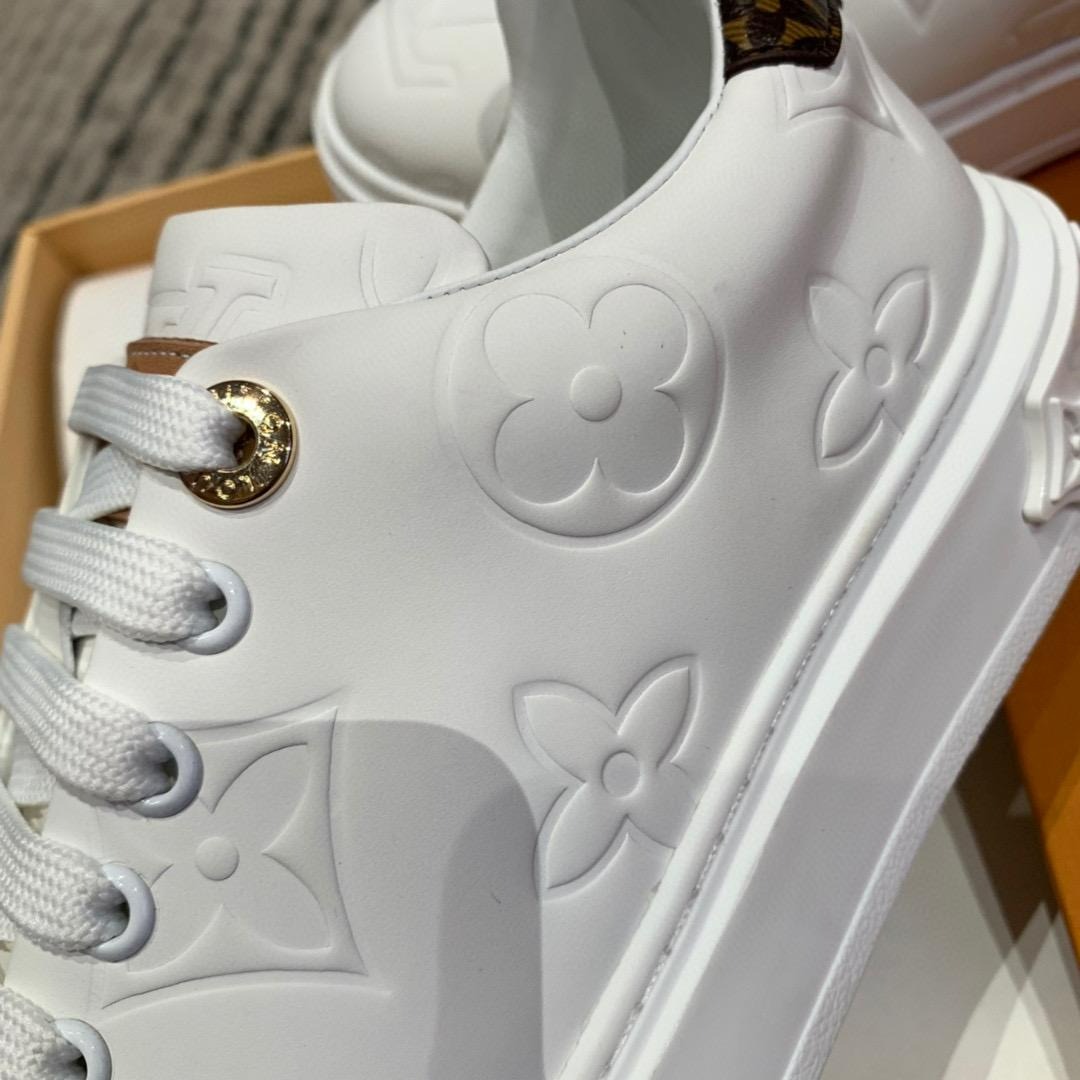 L0vis Vvtt0n Time Out Sneaker White For Women LV