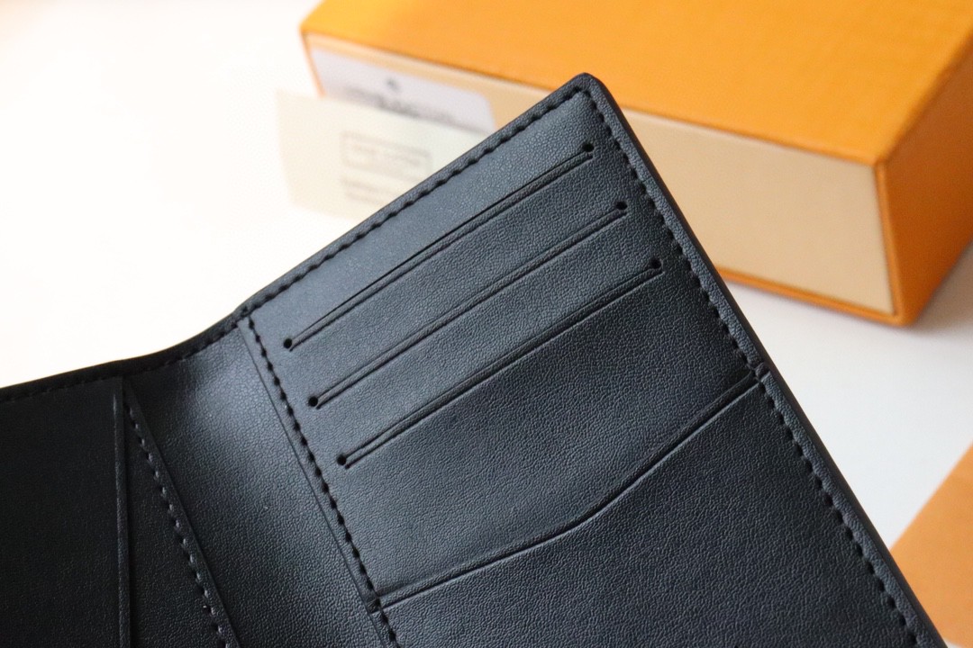 L0vis Vvtt0n Pocket Organizer The New LV Aerogram Version For Men, Men’s Wallet 8cm LV M69979