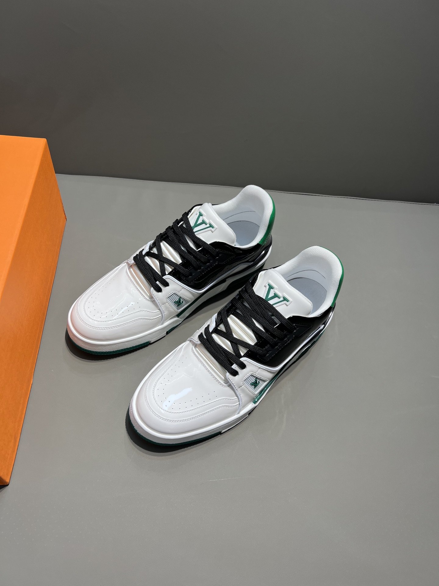 L0vis Vvtt0n Trainer Sneaker White/Black Virgil Abloh For Men LV