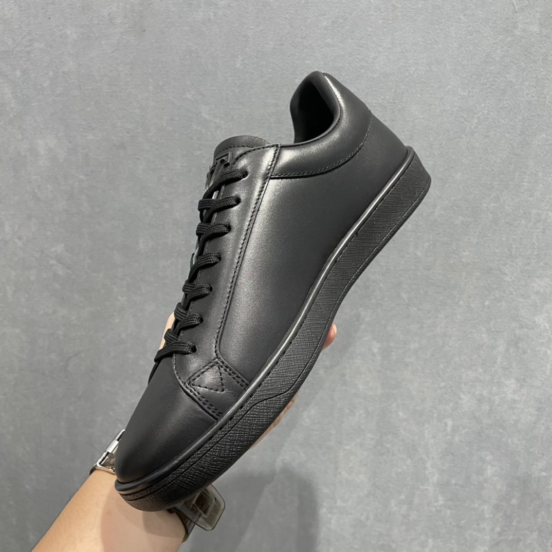L0vis Vvtt0n Luxembourg Samothrace Sneaker Black For Men LV