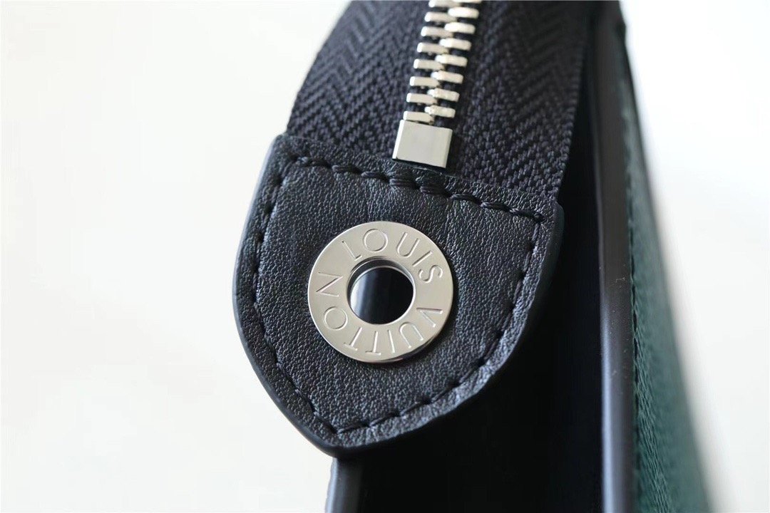 L0vis Vvtt0n Pochette Voyage MM Damier Graphite Stamps Canvas For Men, Men’s Wallet 10.6in/27cm LV N64605