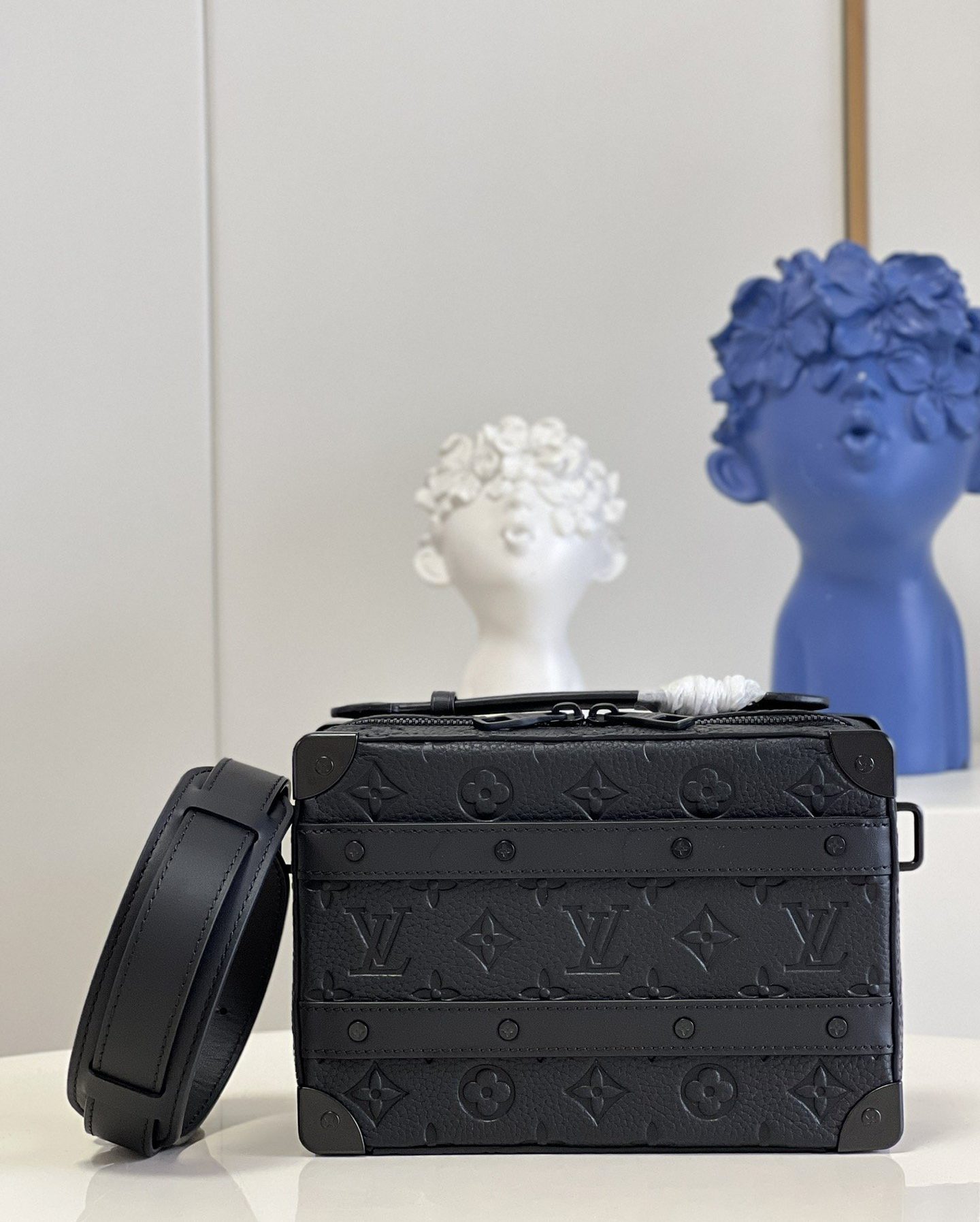 L0vis Vvtt0n Handle Soft Trunk Black Taurillon Monogram For Men, Men’s Bags 8.5in/22cm LV M59163