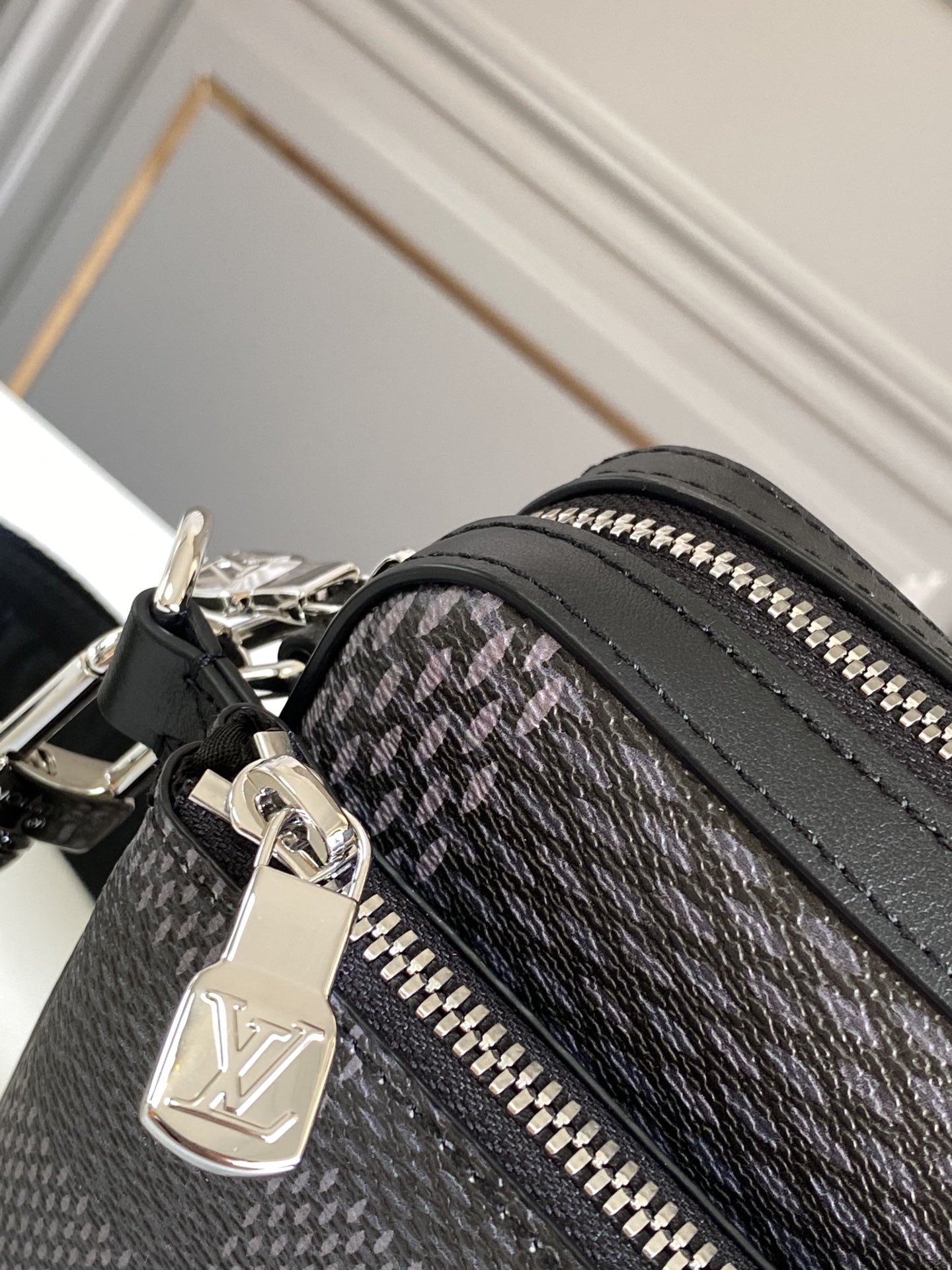 L0vis Vvtt0n Trio Messenger Damier Graphite Black For Men, Men’s Bags, Shoulder And Crossbody Bags 9.8in/25cm LV N50017
