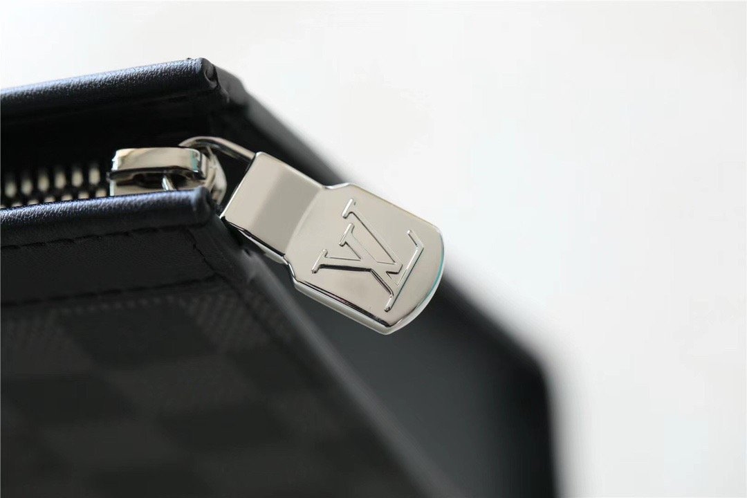 L0vis Vvtt0n Pochette Voyage MM Damier Graphite Stamps Canvas For Men, Men’s Wallet 10.6in/27cm LV N64605