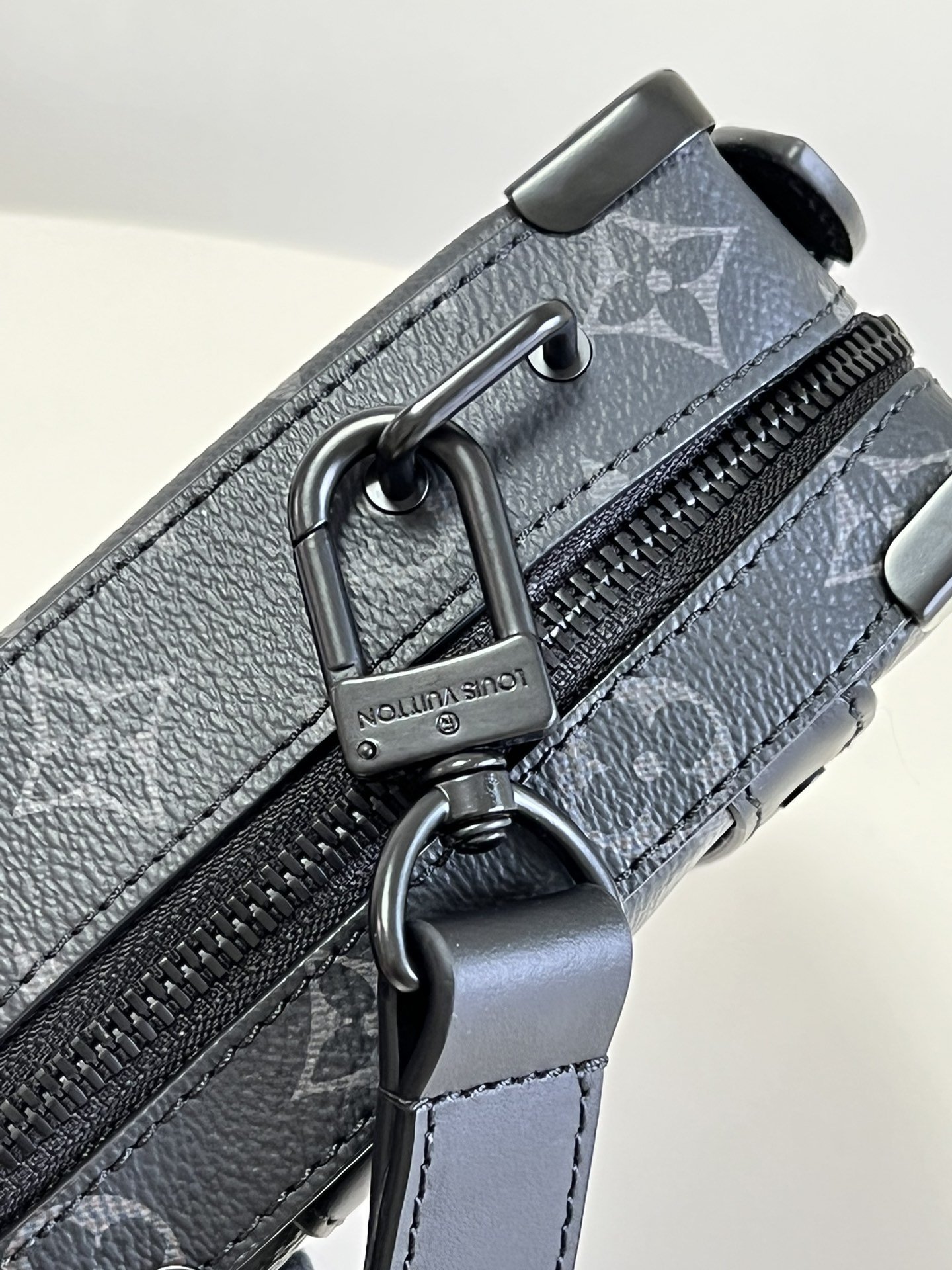 L0vis Vvtt0n Handle Soft Trunk Monogram Eclipse For Men, Men’s Bags 8.5in/22cm LV M45935