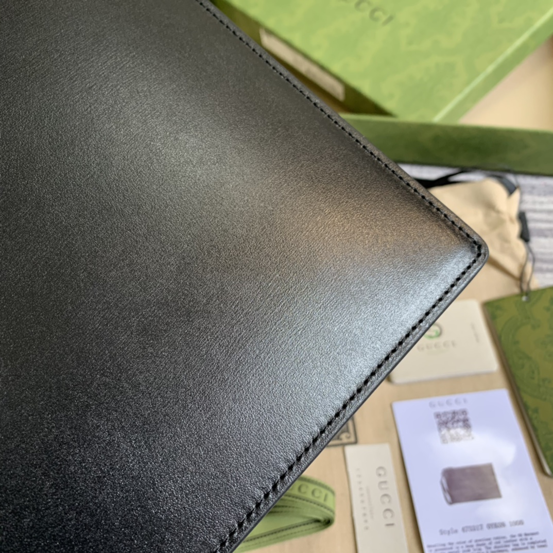 Gvc*1 Marmont Pouch in Black with Gold Toned Hardware For Men, Men’s Pouch 12in/30.5cm GG 475317 DJ20T 1000