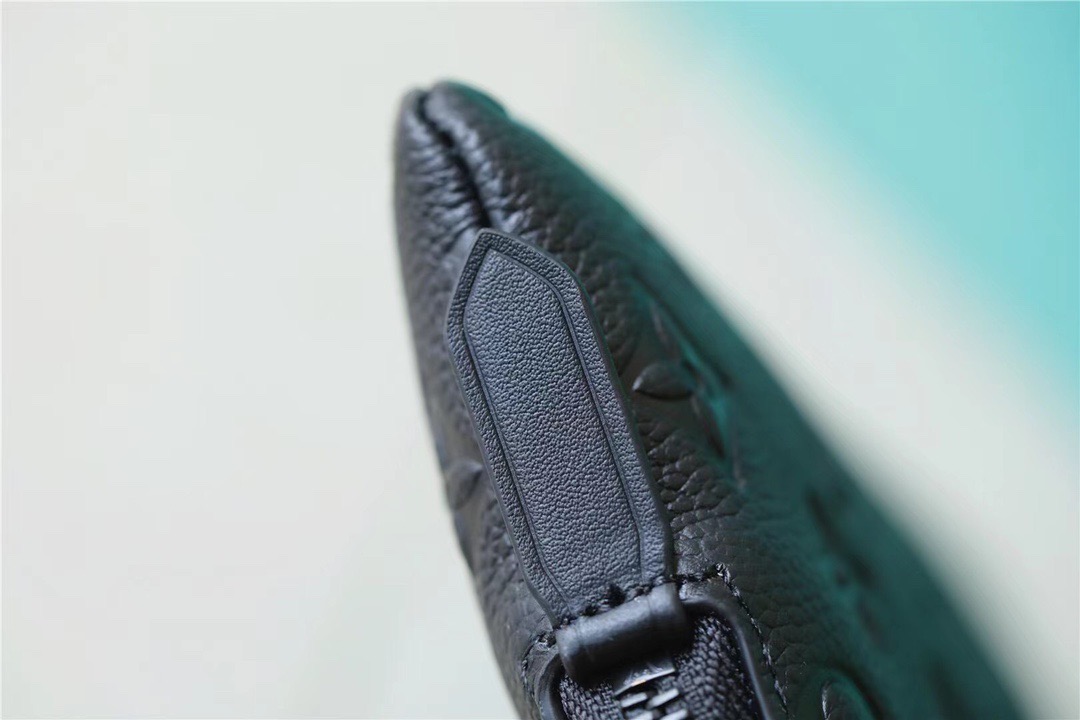 L0vis Vvtt0n MM Etui De Voyage Taurillon Monogram For Men, Men’s Wallet 13.4in/34cm LV