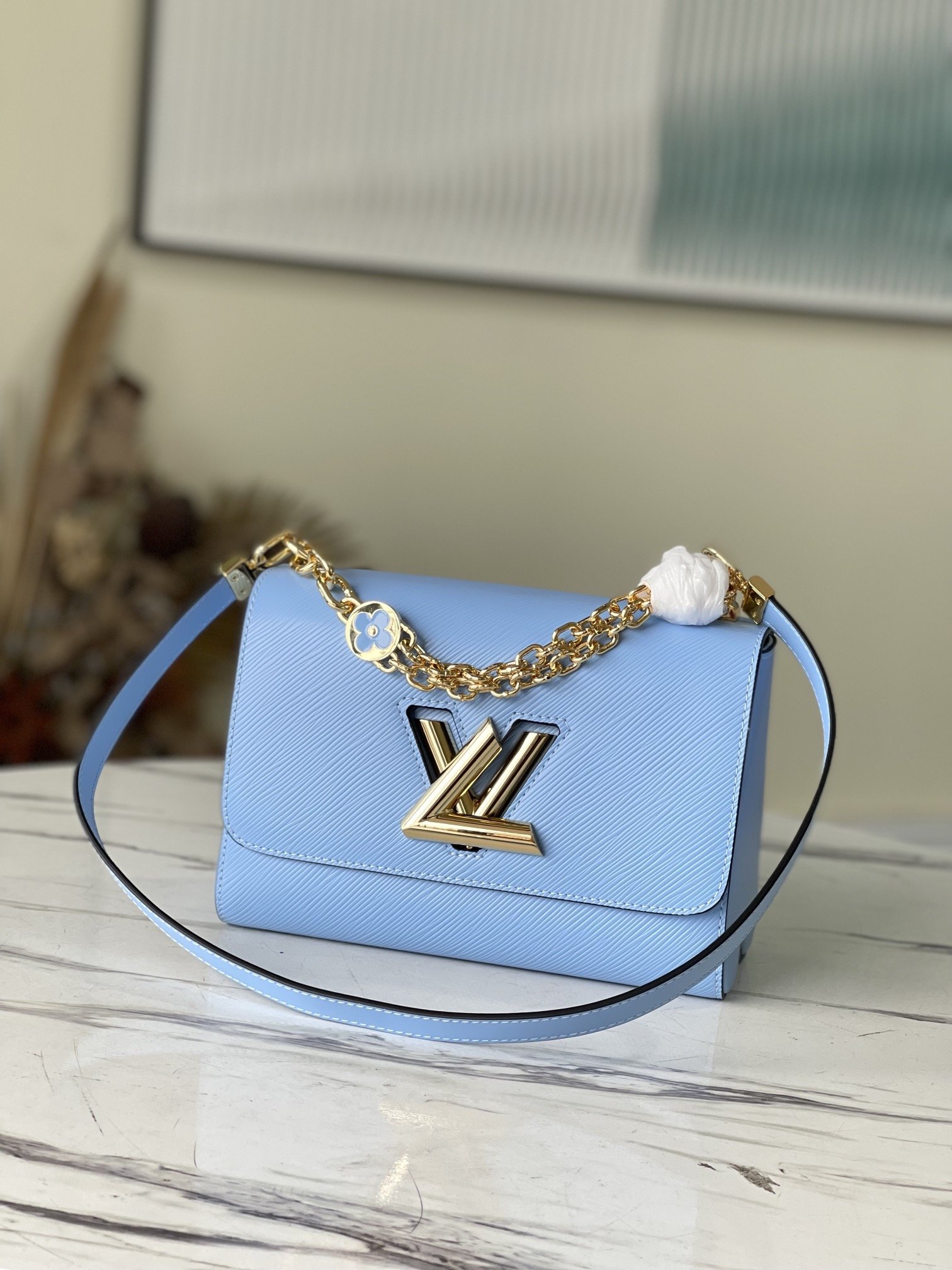 L0vis Vvtt0n Twist MM Monogram Flower Bleu Nuage Blue For Women, Women’s Handbags, Shoulder And Crossbody Bags 9.1in/23cm LV M59627
