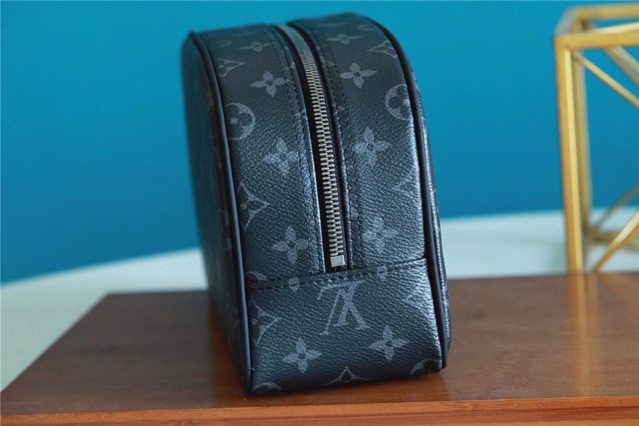 L0vis Vvtt0n Cosmetic Pouch Monogram Eclipse For Women, Women’s Wallets 6.7in/17cm LV M60024