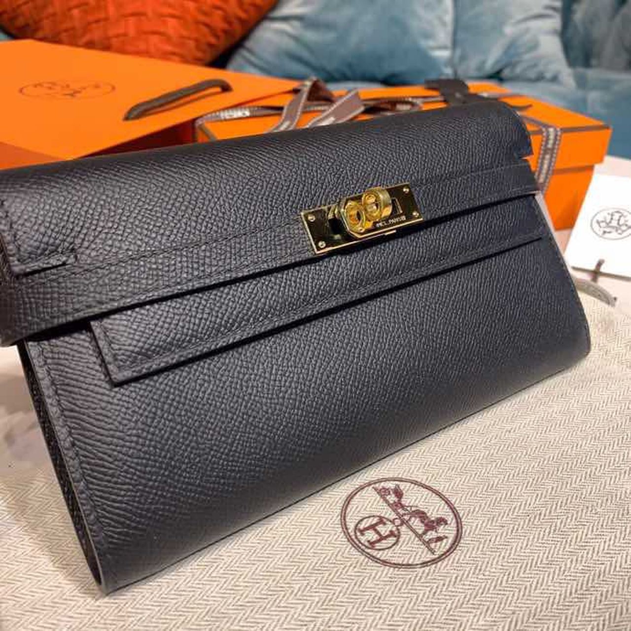 H**me5 Kelly Wallet To Go Woc Black With Gold Toned Hardware Bag For Women 8.2in/21cm