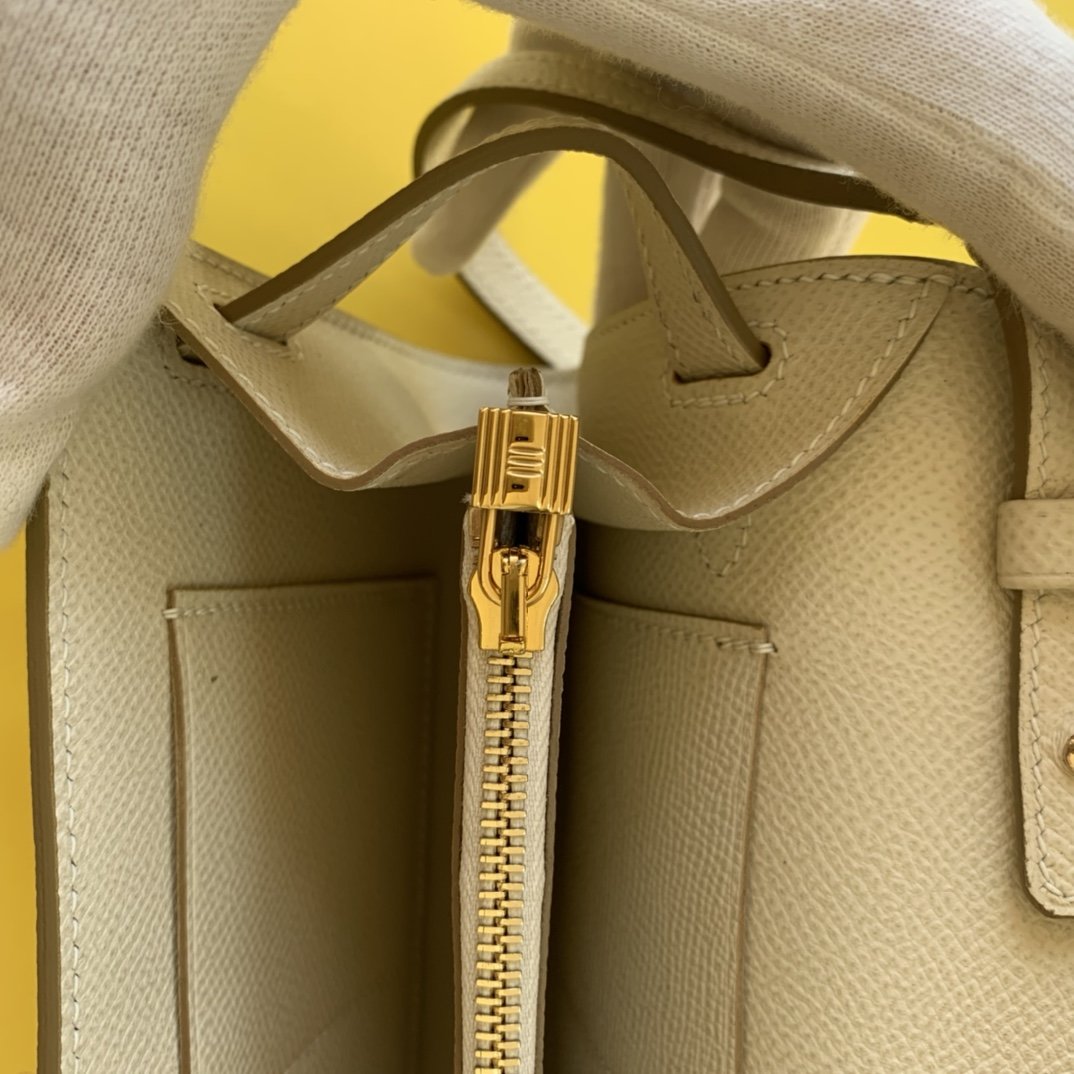 H**me5 Kelly Classique To Go Wallet  21cm/8.3in Gold Toned Hardware For Women Cream