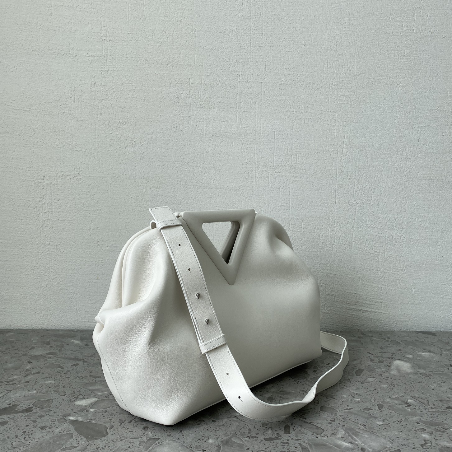 B0tt*ga Ven*ta Point Chalk, For Women, Women’s Bags 13.7in/35cm 652446VCP409137