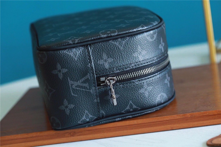 L0vis Vvtt0n Cosmetic Pouch Monogram Eclipse For Women, Women’s Wallets 6.7in/17cm LV M60024