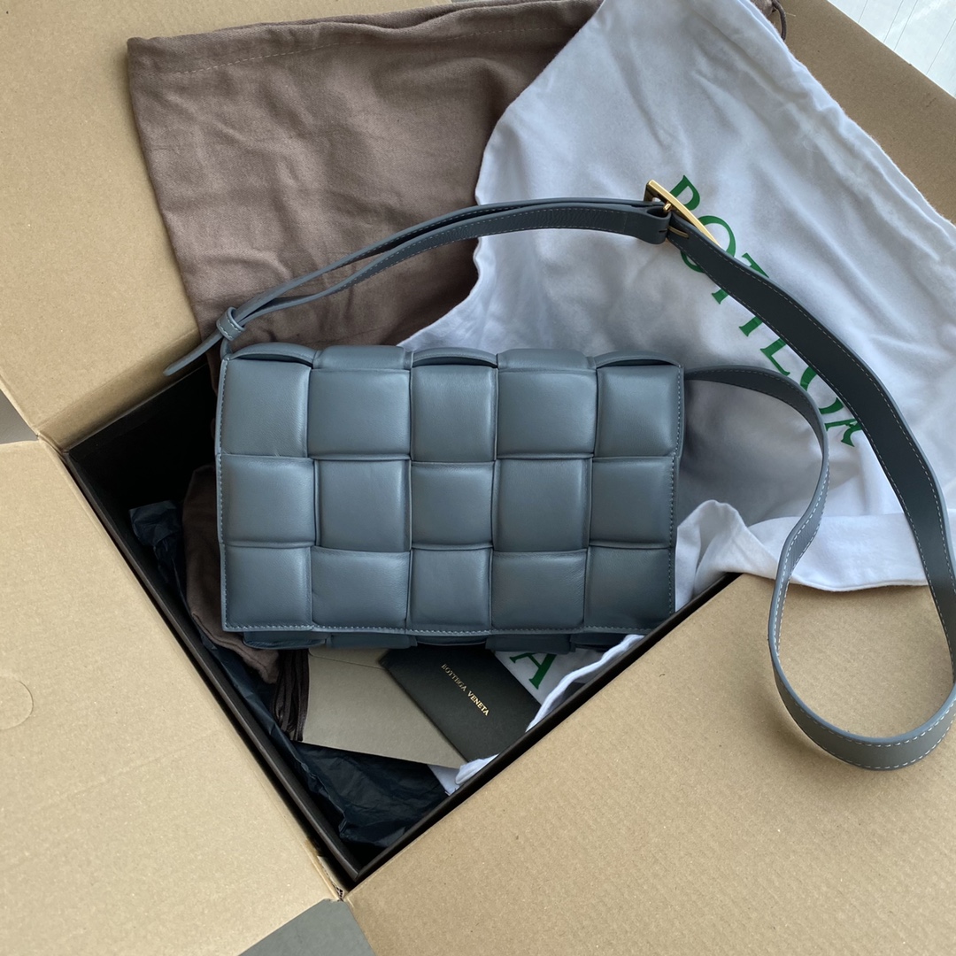 B0tt*ga Ven*ta Padded Cassette Gray, For Women, Women’s Bags 10.2in/26cm 591970VCQR11233