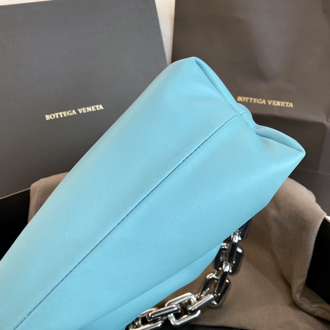 B0tt*ga Ven*ta Chain Pouch Red, For Women, Women’s Bags 12.2in/31cm