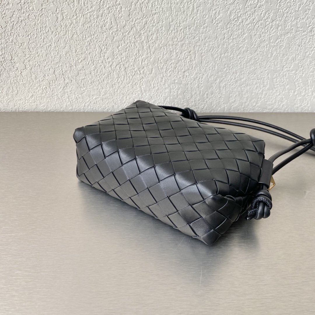 B0tt*ga Ven*ta Mini Loop Camera Bag Black, For Women, Women’s Bags 6.7in/17cm 680254V1G118425